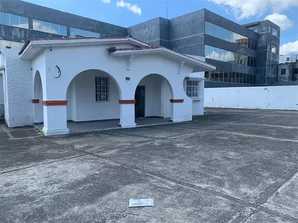 oficinas y locales comerciales - Esquinero amplio en Gazcue 4