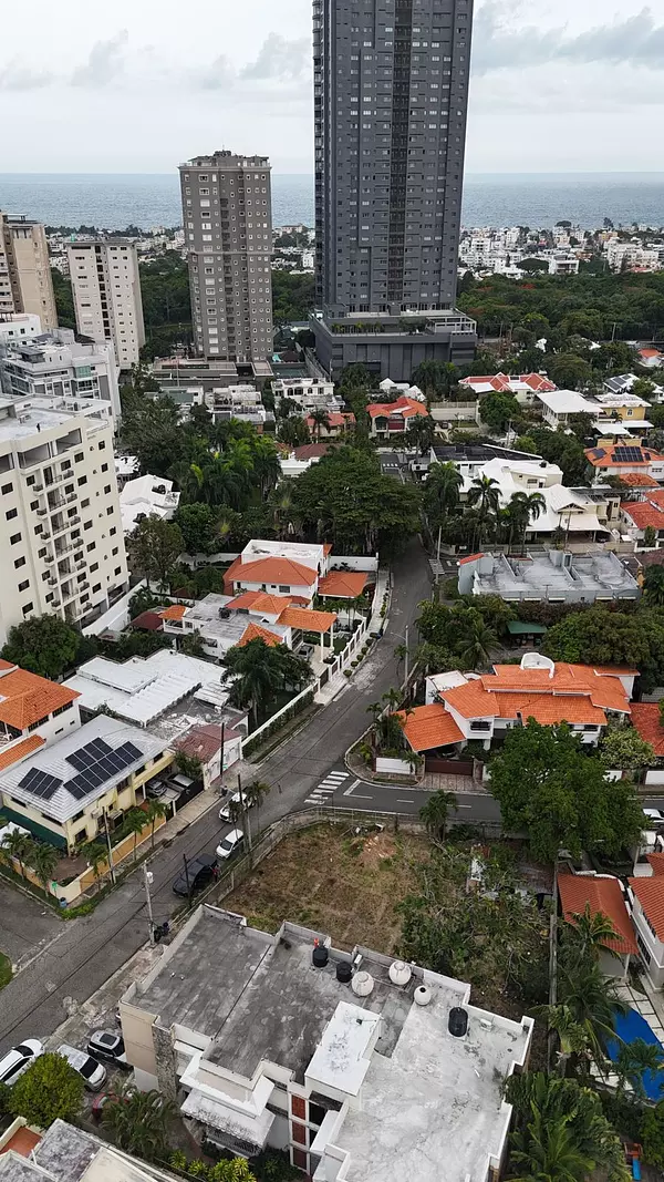 solares y terrenos - Venta de solar en Los cacicazgos 4
