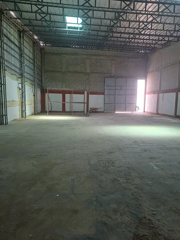 otros inmuebles - Alquilo Nave 300 mts av monumental
 3