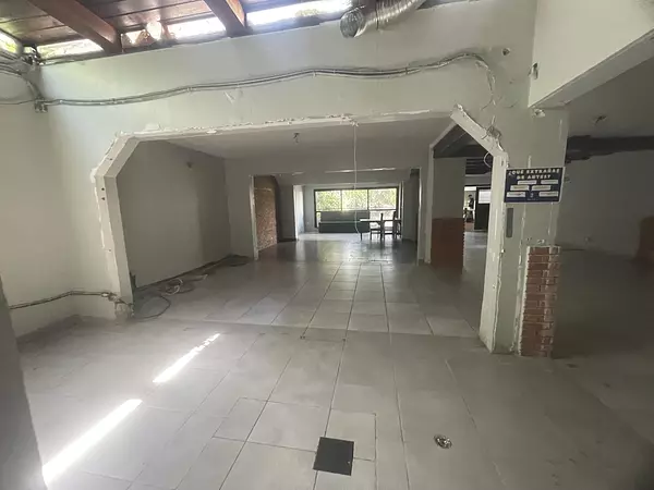oficinas y locales comerciales - Alquiler local en Evaristo primer nivel  5
