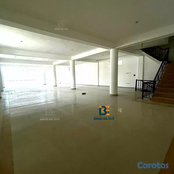 oficinas y locales comerciales - DE VENTA Amplio LOCAL COMERCIAL de Dos Niveles 📍EN 5