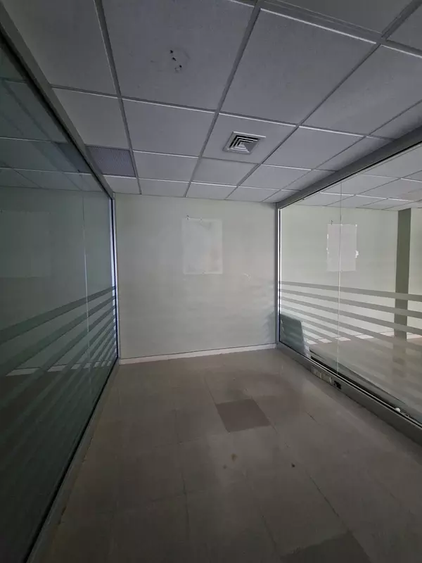 oficinas y locales comerciales - Amplio local en Piantini 3