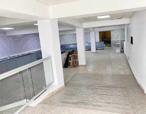 oficinas y locales comerciales - Local comercial amplio 2
