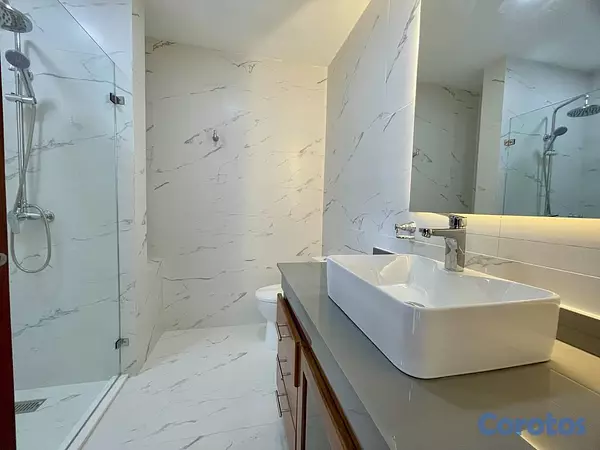 apartamentos - Alquila en piso alto en moderna torre en Naco 9