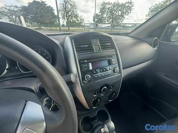 carros - Nissan Versa 2017 6