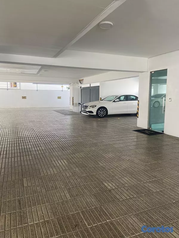 apartamentos - venta de apartamento en Evaristo morales con 172mts piso alto Distrito Nacional  9