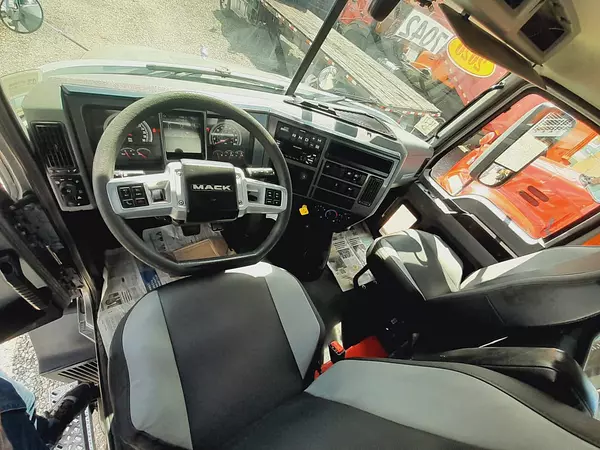 camiones y vehiculos pesados - Mack Anthem año 2020 3