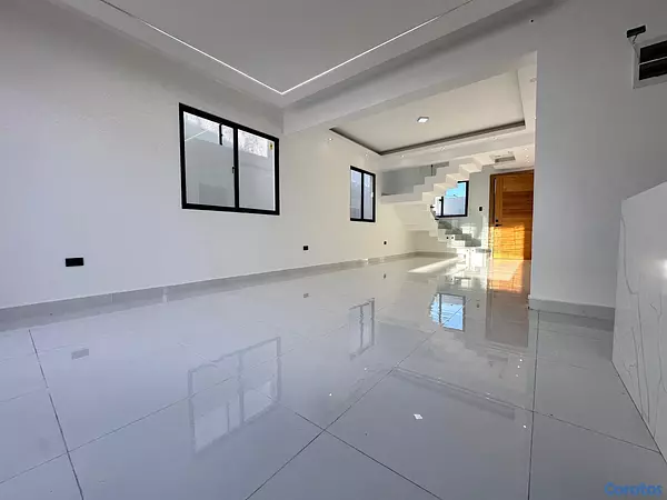 casas - venta de casa con piscina en la autopista de san isidro Santo Domingo este  5