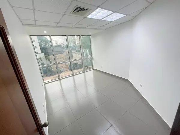 oficinas y locales comerciales - Alquiler local en la esperilla 2
