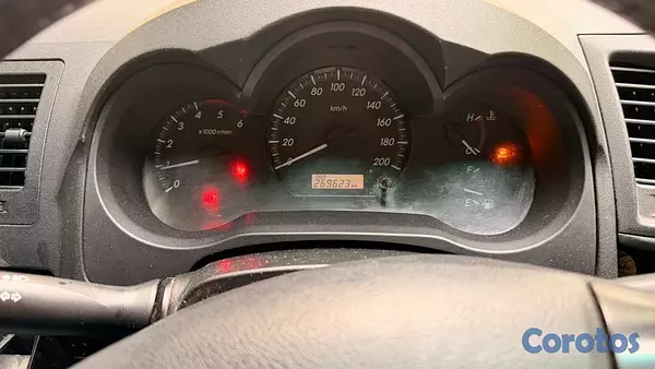 jeepetas y camionetas - Camioneta Hilux 2015 mecanica 1