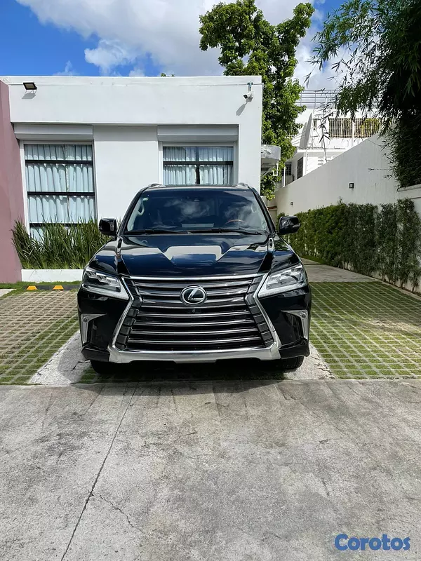 jeepetas y camionetas - Lexus LX570 año 2016 Unico Dueño como nueva 2