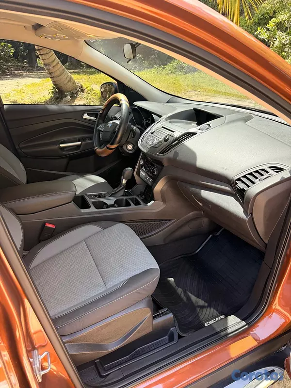 jeepetas y camionetas - Ford Escape en excelentes condiciones y negociable 10