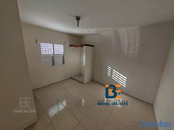 casas - Se Vende Casa de Tres Habitaciones en el Juan Pabl 9