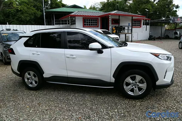 jeepetas y camionetas - Toyota rav4 2020 xle clean carfax  7