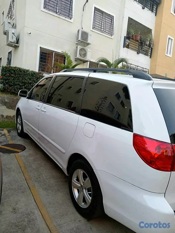 jeepetas y camionetas - Toyota sienna 2010  10
