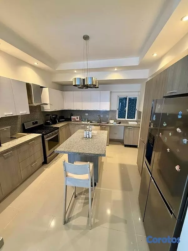 apartamentos - APARTAMENTO AMUEBLADO 
US$ 2,300 3 Habitaciones exclusivo sector de La Julia. 2