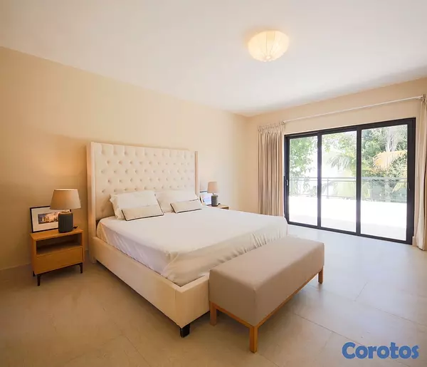 casas vacacionales y villas - venta de Villa con 600mts y piscina en punta cana village República Dominicana  6