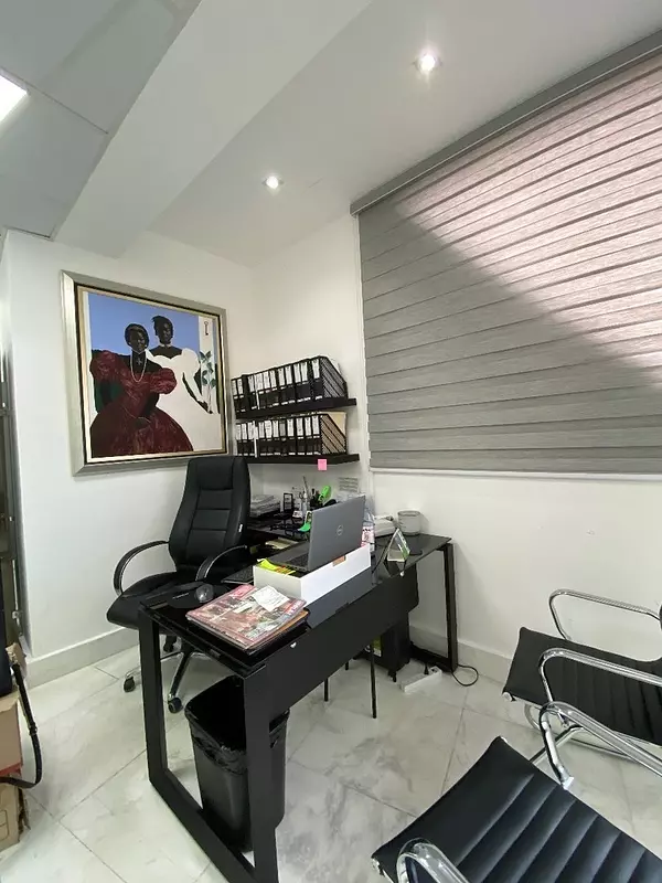 oficinas y locales comerciales - 🔵Alquilo Local para oficina  83 mts en serralles 
 7