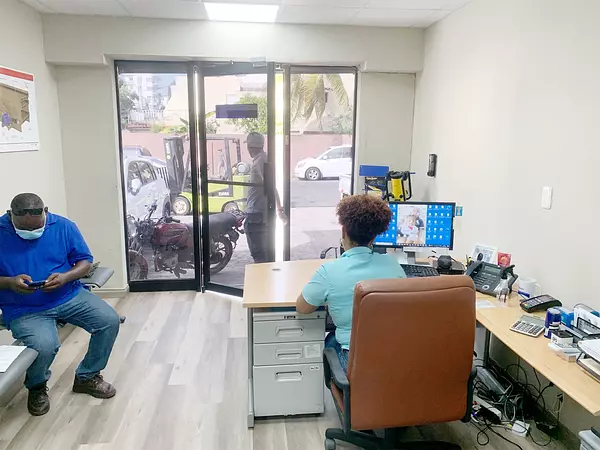 oficinas y locales comerciales - Local de oportunidad en venta 9