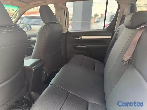 jeepetas y camionetas - Toyota Hilux 2016 6