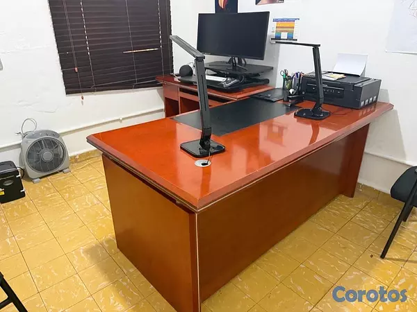 articulos de oficina - Set de Oficina Completo. Escritorio y Credenza.Comprados en Omar Muebles. 2