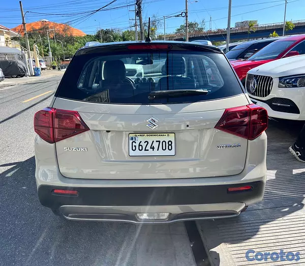 jeepetas y camionetas - SUZUKI VITARA GLX 2023 COMO NUEVA 6
