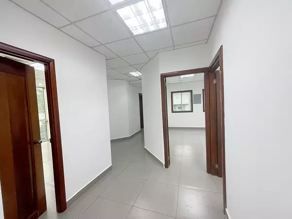oficinas y locales comerciales - Alquiler local en la esperilla 3