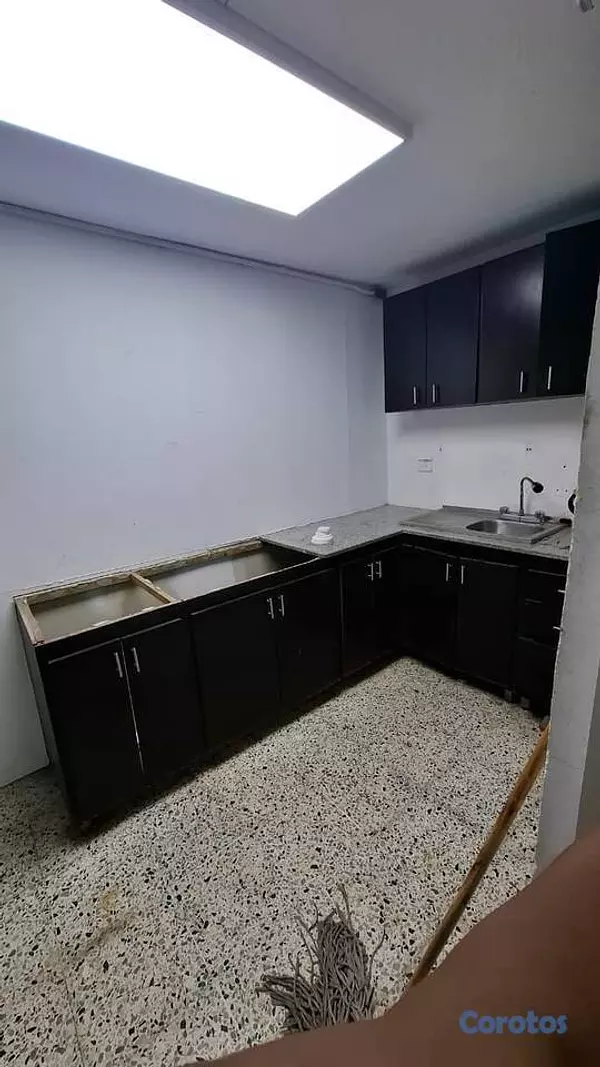 oficinas y locales comerciales - Local comercial de 700mt2 en alquiler en Jardines  6