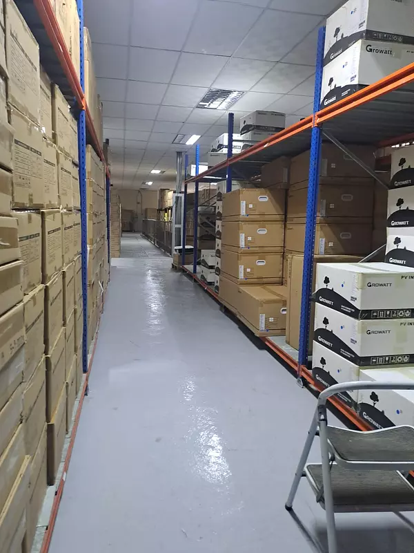 oficinas y locales comerciales -  Local con oficina y almacen en Gazcue amueblado 4
