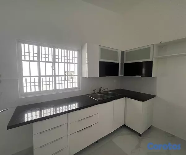 apartamentos - Alquilo apartamento de 3 habitaciones en Urbanizacion real📍 2