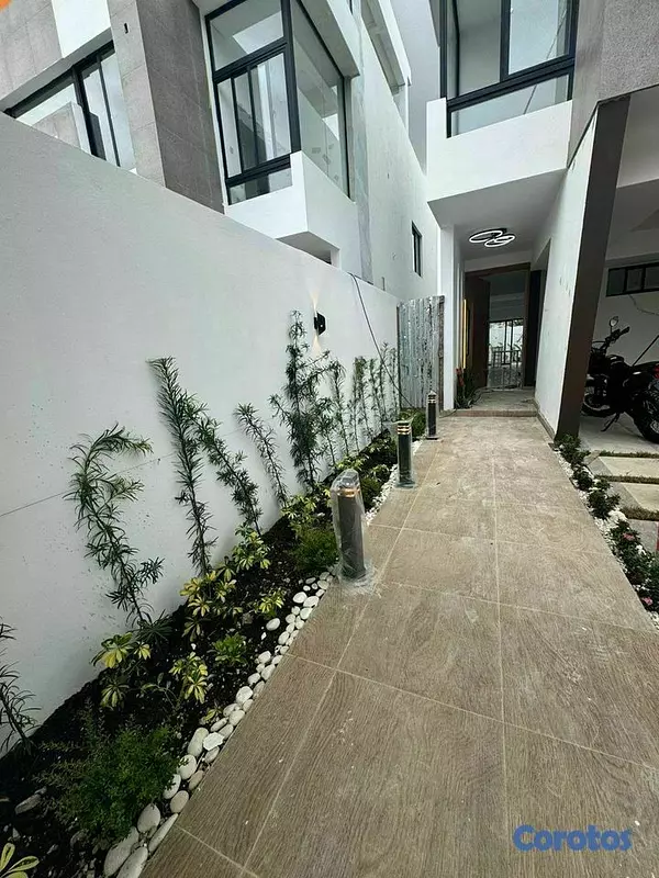 casas - Casa en venta en la autopista de San Isidro  8