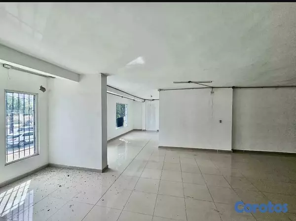 oficinas y locales comerciales - En Alquiler Local en la Julia en Segundo Nivel de 560m2 5