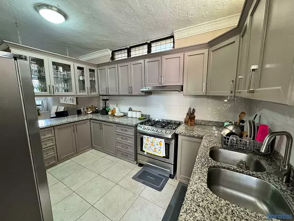 apartamentos - VENDO CASA AMPLIA Y ACOGEDORA-SAN GERONIMO  4
