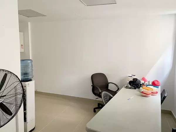 oficinas y locales comerciales - Local amplio en zona céntrica y comercial 7