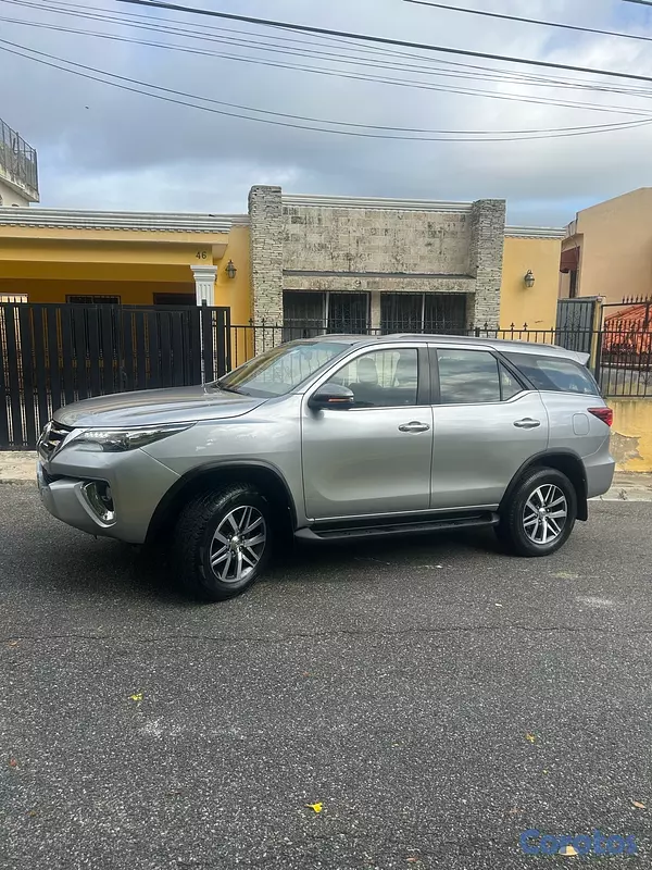jeepetas y camionetas - Toyota Fortuner 2020 6