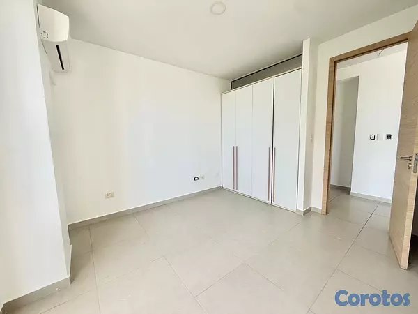 apartamentos - vendo Evaristo Morales tres habitaciones tres baños dos parqueos servicio  4