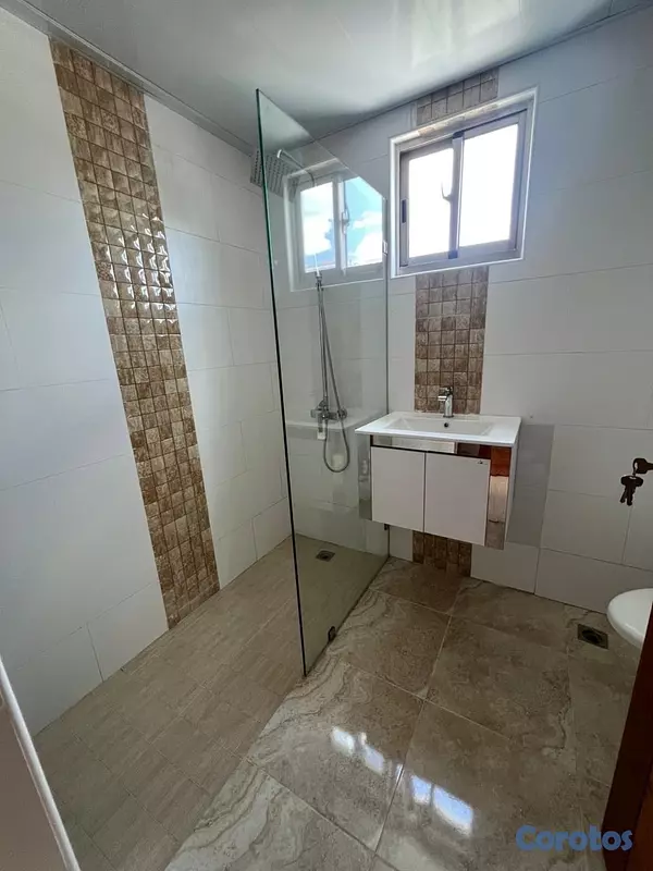 apartamentos - vedo renacimiento amplio tres habitaciones con baño dos parqueos lineales balcón 10