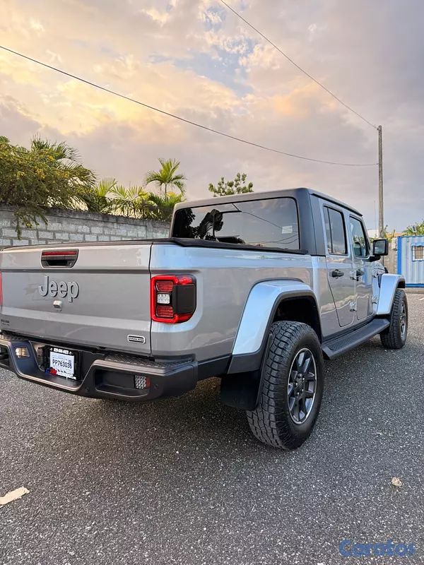 jeepetas y camionetas - Jeep overland 2020 recién importado  4