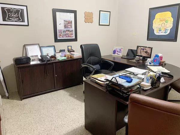 oficinas y locales comerciales - Local de oportunidad en venta 10