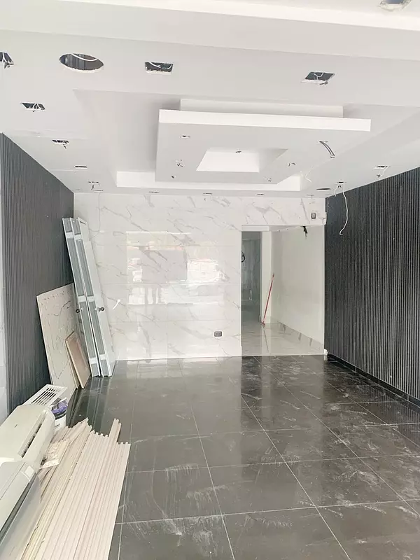 oficinas y locales comerciales - Local céntrico en primer nivel  3