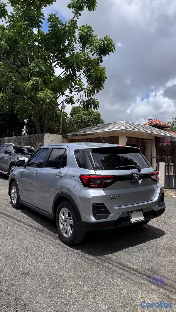 jeepetas y camionetas - Toyota Raize 2024 full-Único dueño 
 4