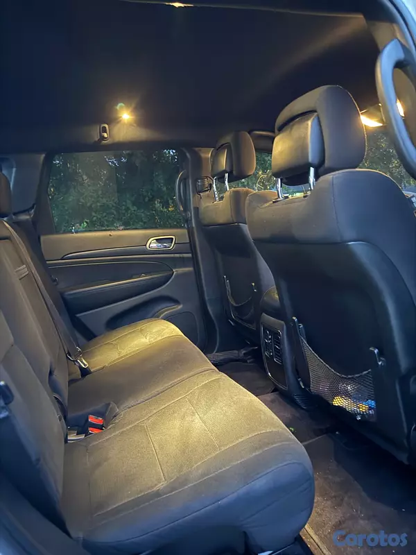jeepetas y camionetas - Jeep Grand Cherokee Laredo 2017 5