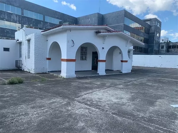 oficinas y locales comerciales - Esquinero amplio en Gazcue 6