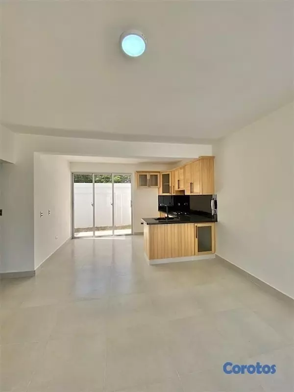 casas vacacionales y villas - Venta de villas tipo townhouse en Juan dolio a 5 minutos de la playa  2