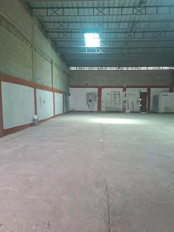 otros inmuebles - Alquilo Nave 300 mts av monumental
 2