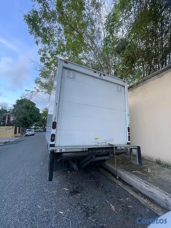 camiones y vehiculos pesados - camión Isuzu NQR 2018 6