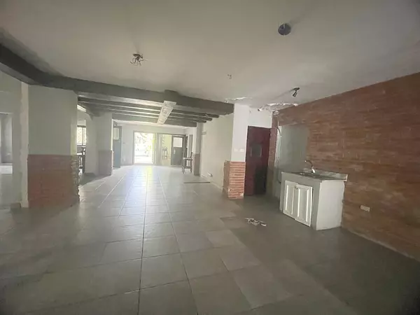 oficinas y locales comerciales - Alquiler local en Evaristo primer nivel  4