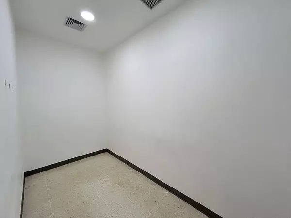 oficinas y locales comerciales - Alquilo local en La Romulo  7