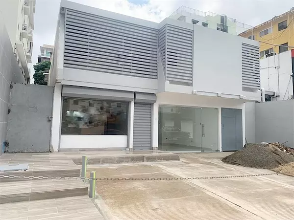 oficinas y locales comerciales - Local en evaristo céntrico  2