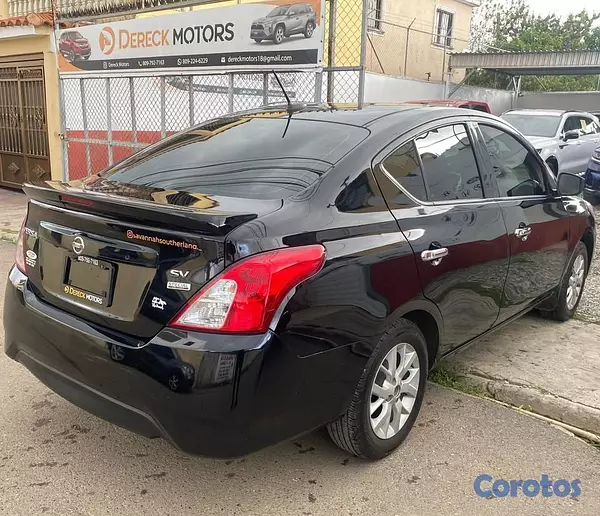 carros - Nissan Versa 2017 4